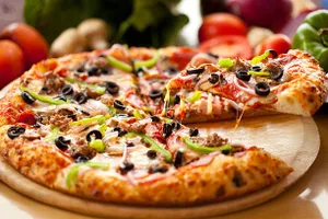 Chicken Delux Cheese Pizza